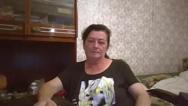 Snapshot of GypsiQueen2 chatting on 09/20/25, 07:04 GypsiQueen2 online show from 09/20/25, 07:04