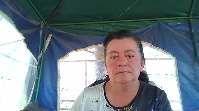 Snapshot of GypsiQueen2 chatting on 09/21/25, 11:45 GypsiQueen2 online show from 09/21/25, 11:45