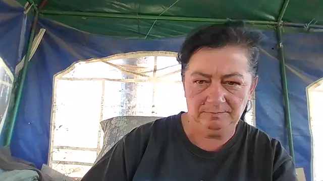 Snapshot of GypsiQueen2 chatting on 09/22/25, 08:49 GypsiQueen2 online show from 09/22/25, 08:49