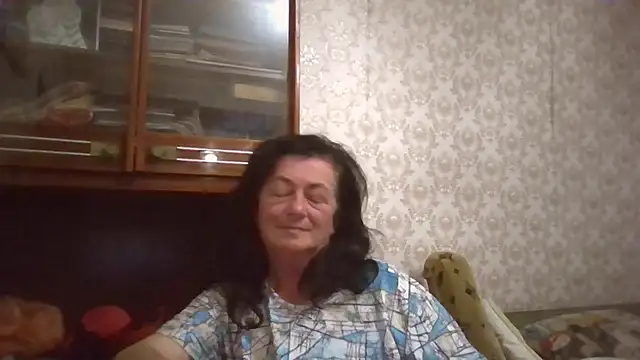 Snapshot of GypsiQueen2 chatting on 09/22/25, 09:06 GypsiQueen2 online show from 09/22/25, 09:06