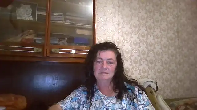 Snapshot of GypsiQueen2 chatting on 09/24/25, 05:49 GypsiQueen2 online show from 09/24/25, 05:49