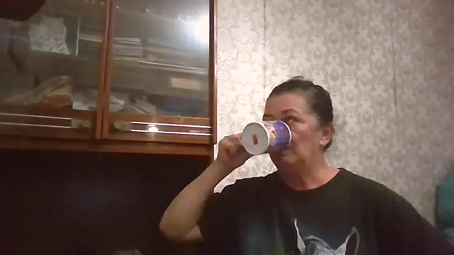 Snapshot of GypsiQueen2 chatting on 09/27/25, 07:52 GypsiQueen2 online show from 09/27/25, 07:52