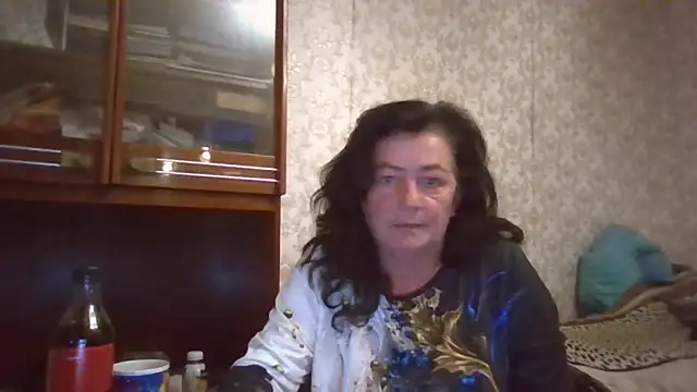 Snapshot of GypsiQueen2 chatting on 09/28/25, 06:24 GypsiQueen2 online show from 09/28/25, 06:24