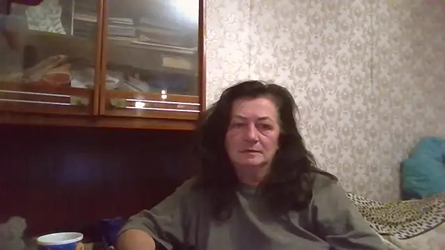 Snapshot of GypsiQueen2 chatting on 09/29/25, 08:35 GypsiQueen2 online show from 09/29/25, 08:35