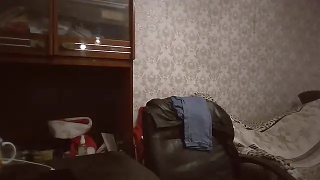 Snapshot of GypsiQueen2 chatting on 10/02/25, 09:00 GypsiQueen2 online show from 10/02/25, 09:00