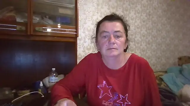 Snapshot of GypsiQueen2 chatting on 10/05/25, 05:11 GypsiQueen2 online show from 10/05/25, 05:11