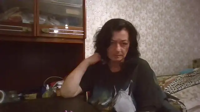 Snapshot of GypsiQueen2 chatting on 10/09/25, 04:49 GypsiQueen2 online show from 10/09/25, 04:49