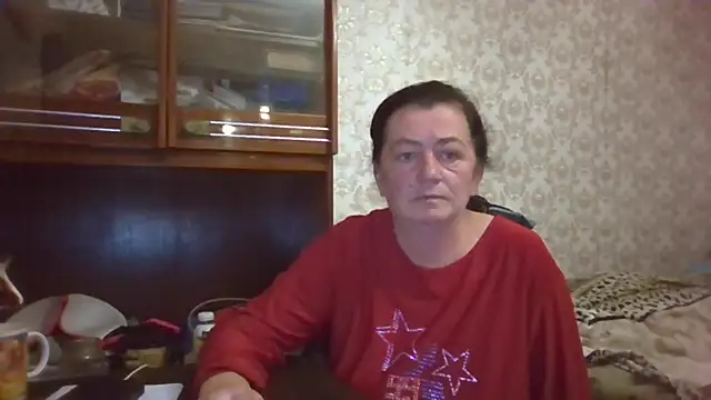 Snapshot of GypsiQueen2 chatting on 10/15/25, 06:41 GypsiQueen2 online show from 10/15/25, 06:41