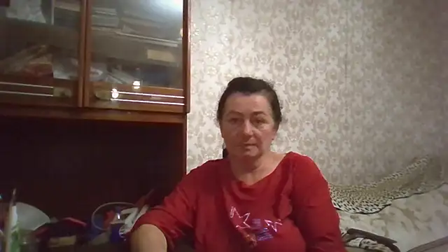 Snapshot of GypsiQueen2 chatting on 10/16/25, 04:30 GypsiQueen2 online show from 10/16/25, 04:30