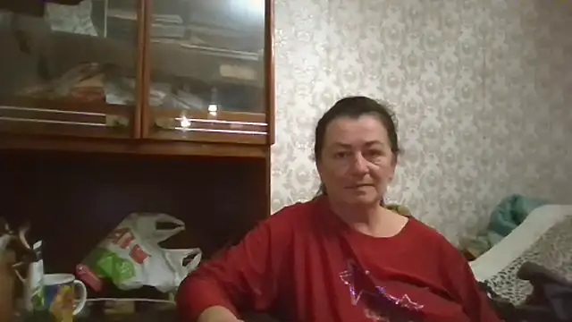 Snapshot of GypsiQueen2 chatting on 10/18/25, 05:25 GypsiQueen2 online show from 10/18/25, 05:25