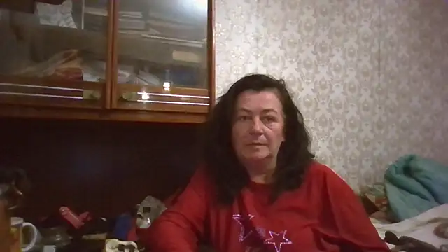 Snapshot of GypsiQueen2 chatting on 10/19/25, 04:40 GypsiQueen2 online show from 10/19/25, 04:40