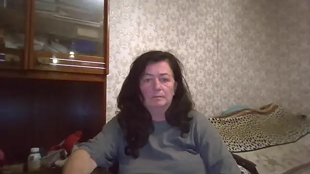 Snapshot of GypsiQueen2 chatting on 10/21/25, 04:41 GypsiQueen2 online show from 10/21/25, 04:41