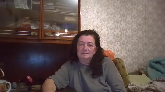 Snapshot of GypsiQueen2 chatting on 10/22/25, 06:07 GypsiQueen2 online show from 10/22/25, 06:07