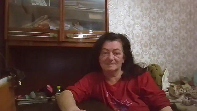 Snapshot of GypsiQueen2 chatting on 10/25/25, 05:30 GypsiQueen2 online show from 10/25/25, 05:30