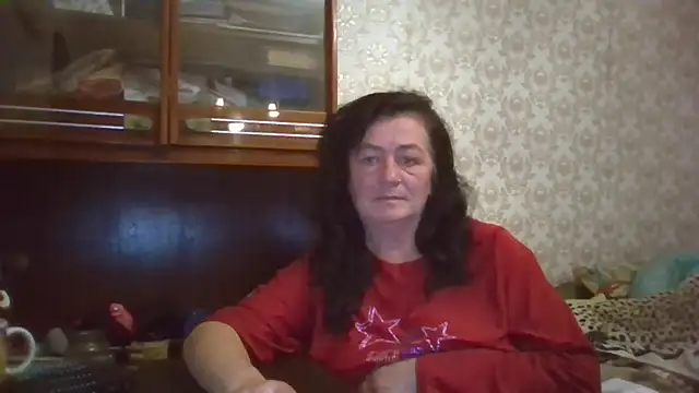 Snapshot of GypsiQueen2 chatting on 10/27/25, 04:22 GypsiQueen2 online show from 10/27/25, 04:22