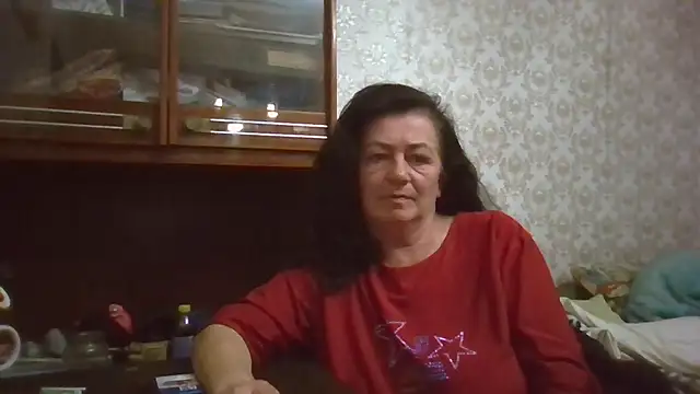 Snapshot of GypsiQueen2 chatting on 10/28/25, 03:58 GypsiQueen2 online show from 10/28/25, 03:58