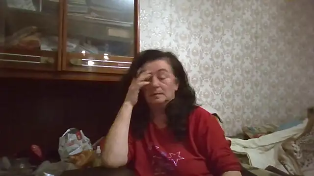 Snapshot of GypsiQueen2 chatting on 10/30/25, 05:57 GypsiQueen2 online show from 10/30/25, 05:57