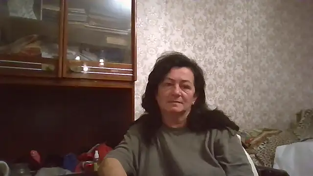 Snapshot of GypsiQueen2 chatting on 11/04/25, 04:06 GypsiQueen2 online show from 11/04/25, 04:06