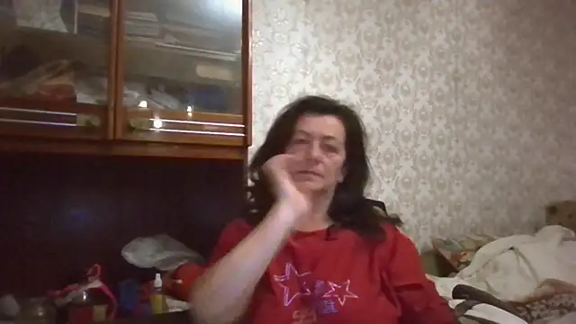 Snapshot of GypsiQueen2 chatting on 11/06/25, 06:31 GypsiQueen2 online show from 11/06/25, 06:31