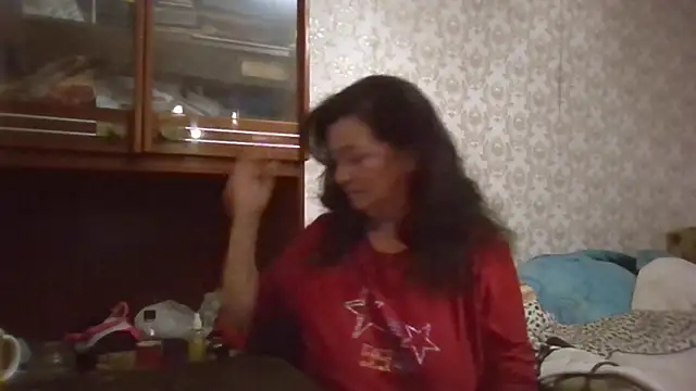 Snapshot of GypsiQueen2 chatting on 11/07/25, 05:35 GypsiQueen2 online show from 11/07/25, 05:35