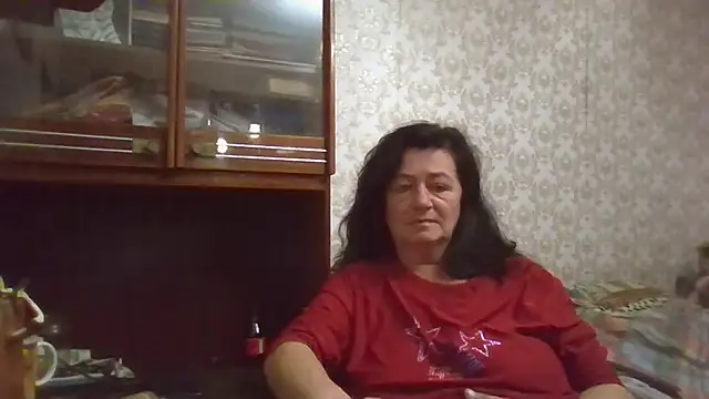 Snapshot of GypsiQueen2 chatting on 11/08/25, 05:01 GypsiQueen2 online show from 11/08/25, 05:01