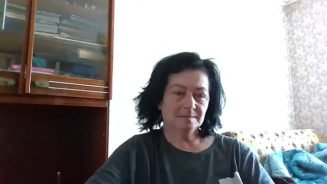 Snapshot of GypsiQueen2 chatting on 04/25/26, 06:05 GypsiQueen2 online show from 04/25/26, 06:05