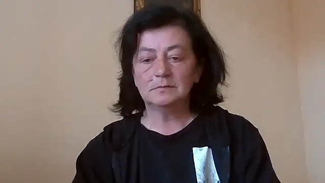 Snapshot of GypsiQueen2 chatting on 04/29/26, 04:22 GypsiQueen2 online show from 04/29/26, 04:22