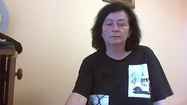 Snapshot of GypsiQueen2 chatting on 05/05/26, 05:21 GypsiQueen2 online show from 05/05/26, 05:21