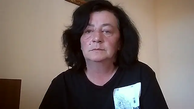 Snapshot of GypsiQueen2 chatting on 05/13/26, 04:04 GypsiQueen2 online show from 05/13/26, 04:04
