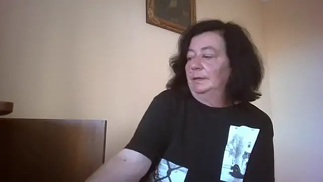 Snapshot of GypsiQueen2 chatting on 05/14/26, 05:20 GypsiQueen2 online show from 05/14/26, 05:20