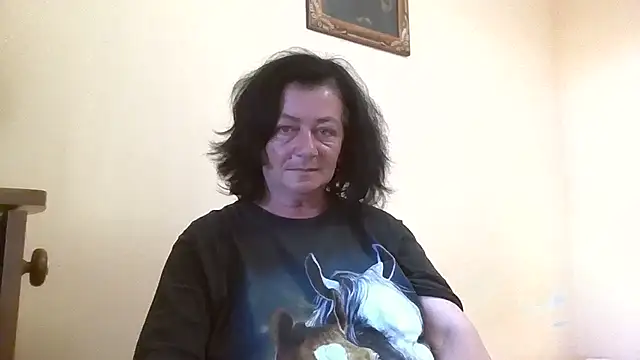 Snapshot of GypsiQueen2 chatting on 05/27/26, 05:21 GypsiQueen2 online show from 05/27/26, 05:21