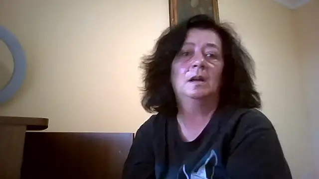 Snapshot of GypsiQueen2 chatting on 06/04/26, 05:30 GypsiQueen2 online show from 06/04/26, 05:30