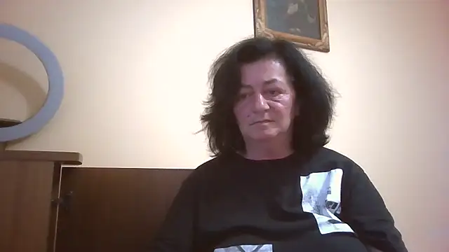 Snapshot of GypsiQueen2 chatting on 06/06/26, 06:12 GypsiQueen2 online show from 06/06/26, 06:12