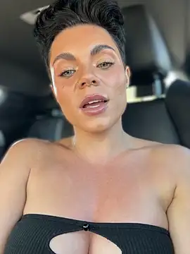 Snapshot of LukeLouHarvey chatting on 12/02/25, 03:45 LukeLouHarvey online show from 12/02/25, 03:45