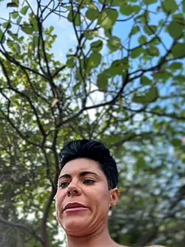 Snapshot of LukeLouHarvey chatting on 12/18/25, 02:17 LukeLouHarvey online show from 12/18/25, 02:17