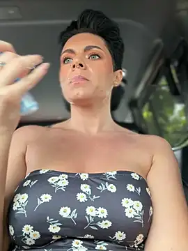 Snapshot of LukeLouHarvey chatting on 02/12/26, 04:18 LukeLouHarvey online show from 02/12/26, 04:18