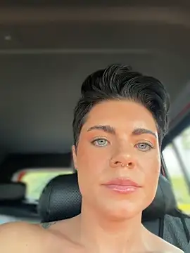 Snapshot of LukeLouHarvey chatting on 02/23/26, 04:10 LukeLouHarvey online show from 02/23/26, 04:10