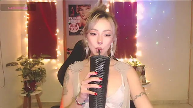 Snapshot of sakura_beauty chatting on 05/20/26, 02:40 sakura beauty online show from 05/20/26, 02:40