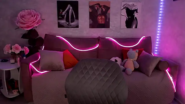 tiffany  burn online show from 12/19/25, 09:05