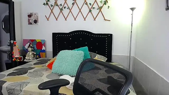 naughty girl 4u online show from 04/17/26, 05:38