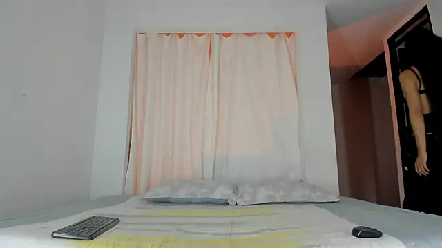 Snapshot of Fairycandyx chatting on 04/18/26, 08:40 Fairycandyx online show from 04/18/26, 08:40