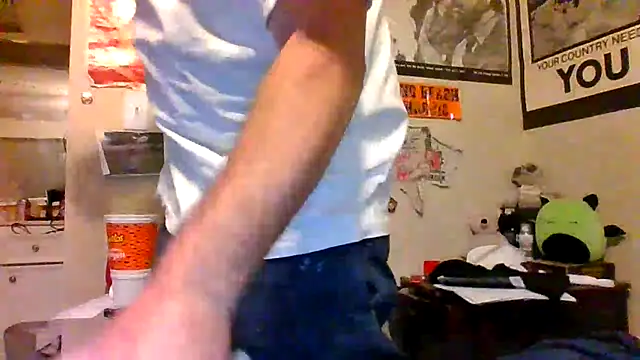 Snapshot of Gerbil8823 chatting on 01/10/25, 01:32 Gerbil8823 online show from 01/10/25, 01:32