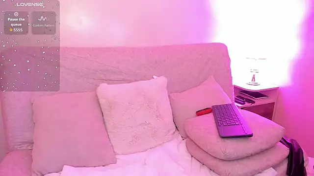 Snapshot of Scarlet_wd18 chatting on 02/19/26, 11:12 Scarlet wd18 online show from 02/19/26, 11:12