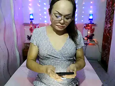 Snapshot of UrAsianPrincessDanie chatting on 12/06/24, 11:33 UrAsianPrincessDanie online show from 12/06/24, 11:33