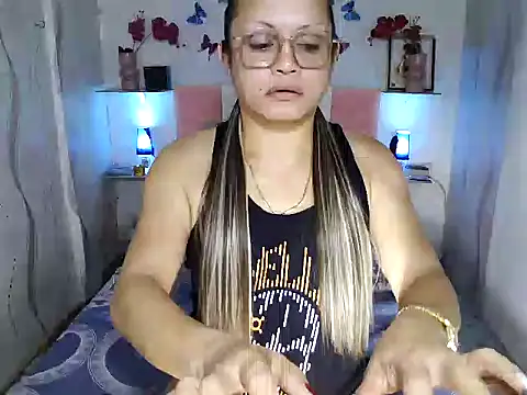 Snapshot of UrAsianPrincessDanie chatting on 02/23/25, 06:45 UrAsianPrincessDanie online show from 02/23/25, 06:45