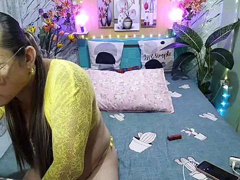 Snapshot of UrAsianPrincessDanie chatting on 09/10/25, 10:10 UrAsianPrincessDanie online show from 09/10/25, 10:10