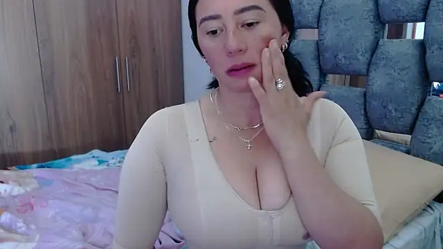 sara hott 1 online show from 01/22/25, 08:59