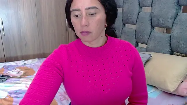 sara hott 1 online show from 01/28/25, 08:15