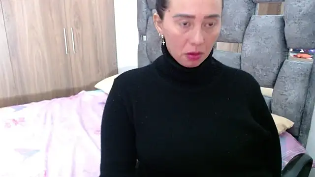 sara hott 1 online show from 01/31/25, 07:18