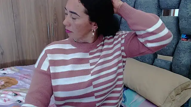 sara hott 1 online show from 02/13/25, 08:13